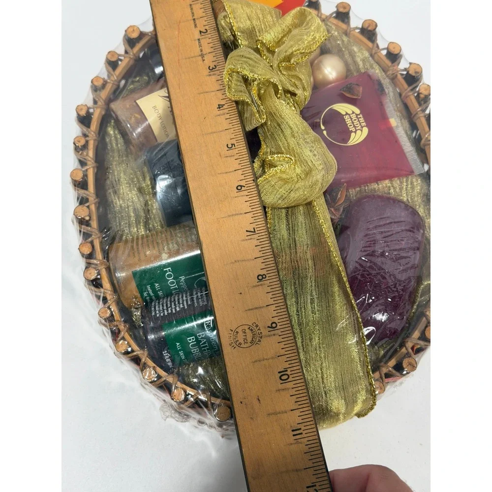 The Body Shop 10-Piece Bath & Body Gift Set Woven Basket Vanilla‎ Strawberry VTG
